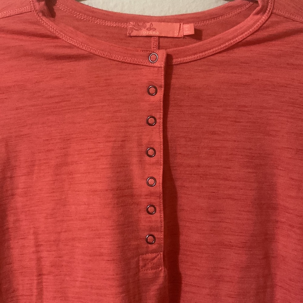 Button Top - Picture 2 of 3